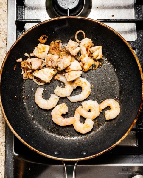 Make better than take out chicken and shrimp peanut free pad Thai right at home. Sweet, salty, savory – pad Thai is universally loved and for good reason. Forget delivery and customize your Pad Thai just the way you like it – this one had no peanuts because around here we do the #peanutfree life. Instead, there are buttery roasted cashews for that nutty crunch. #padthai #recipes #dinner #noodles #padthairecipe #thairecipes