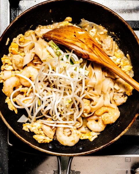 Make better than take out chicken and shrimp peanut free pad Thai right at home. Sweet, salty, savory – pad Thai is universally loved and for good reason. Forget delivery and customize your Pad Thai just the way you like it – this one had no peanuts because around here we do the #peanutfree life. Instead, there are buttery roasted cashews for that nutty crunch. #padthai #recipes #dinner #noodles #padthairecipe #thairecipes