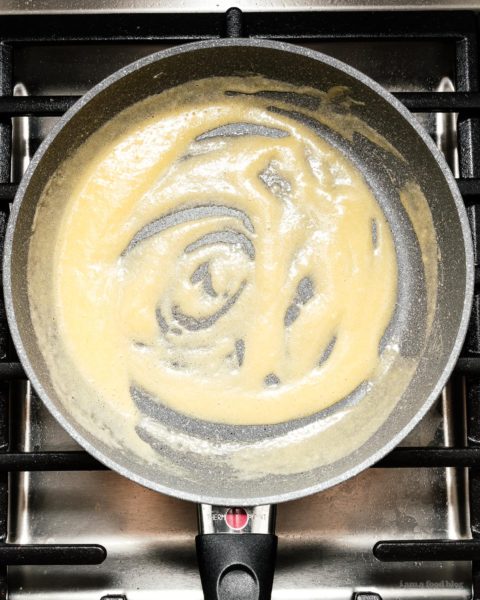 Creamy, spicy, comforting hatch green chile mac and cheese. Perfect for warming you up the coming fall days. #macandcheese #dinner #dinnerrecipes #cheese #comfort #comfortfood #hatchchile #greenchile