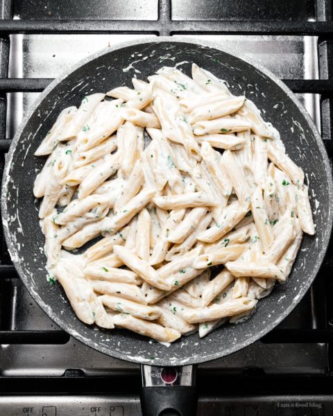 2 ingredient creamy herby garlicky pasta! The easiest pasta you’ll ever make and only 2 ingredients! Creamy and delicious, perfect for those nights when you don’t feel like cooking. #dinner #easy #2ingredients #penne #pasta #cheese #macandcheese #boursin