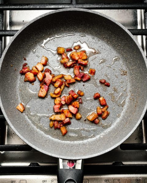 All your low carb dreams come true with this super creamy carbonara cauliflower gnocchi recipe #cauliflowergnocchi #traderjoescauliflowergnocchi #carbonara #dinner #recipe