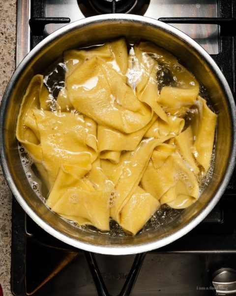 This easy ragu bolognese is perfect for weeknights. Your house will smell like the best Italian kitchens as all the stress from the day just falls away. #bolognese #pasta #weeknightitalian #easyrecipes | www.iamafoodblog.com