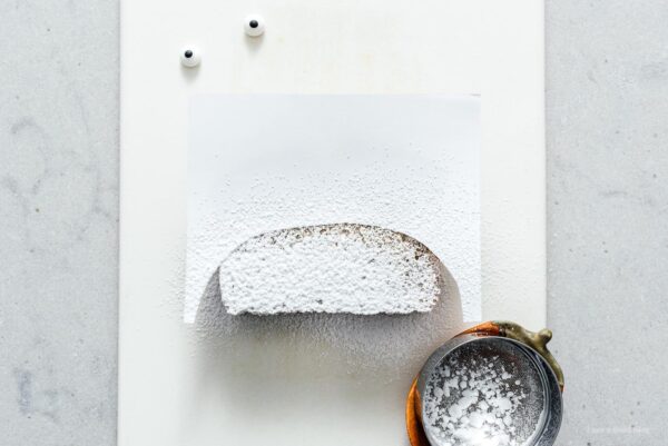 how to decorate banana bread as totoro | www.iamafoodblog.com