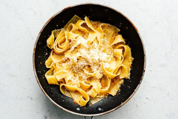 spicy noodles with cheese | www.iamafoodblog.com