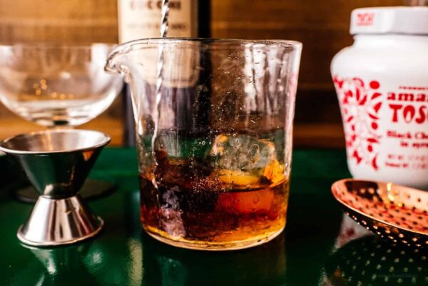 building a manhattan | www.iamafoodblog.com