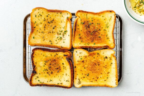 brushing texas toast | www.iamafoodblog.com