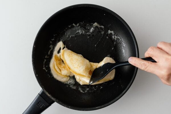 scrambling pancakes | www.iamafoodblog.com